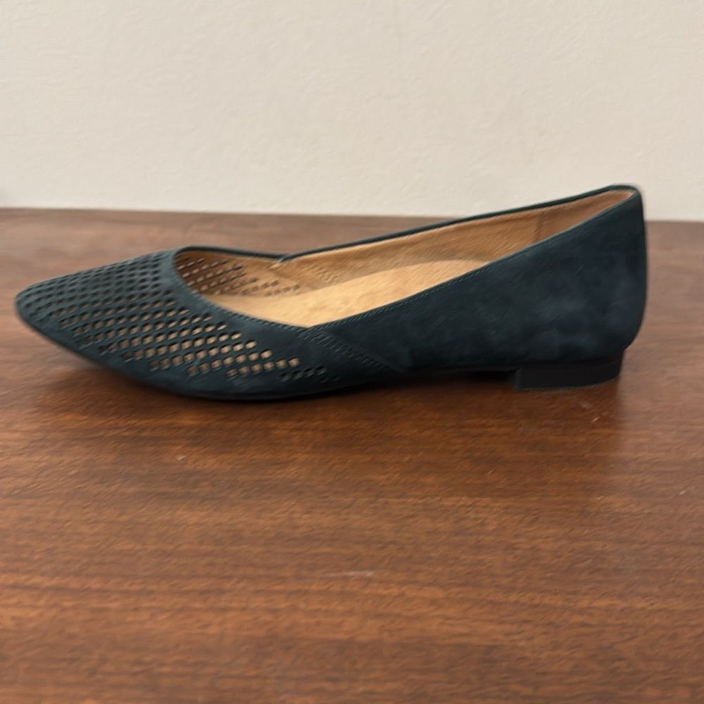Vionic Posey Perforated Suede Green Ballet Flat Size 6.5 New - Picture 4 of 6